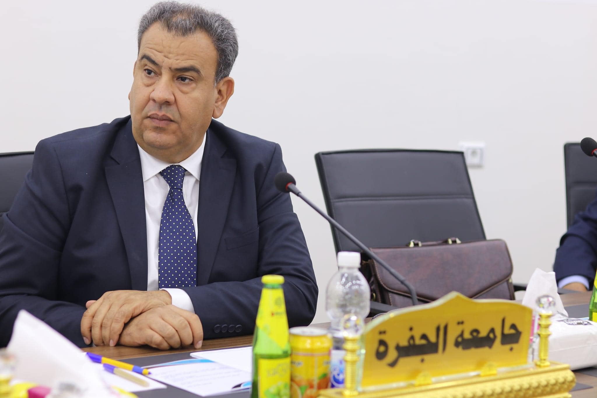 وكيل الشؤون العلمية بجامعة الجفرة ورئيس الجامعة المكلف الدكتور احمد حبيب يشارك ضمن اجتماع مؤسسات التعليم العالي بجامعة خليج السدرة