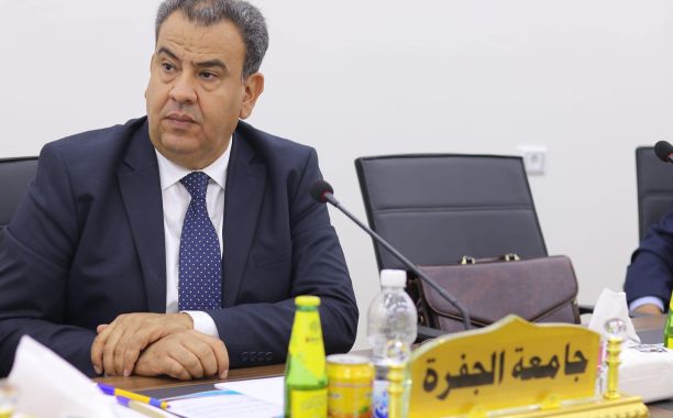 وكيل الشؤون العلمية بجامعة الجفرة ورئيس الجامعة المكلف الدكتور احمد حبيب يشارك ضمن اجتماع مؤسسات التعليم العالي بجامعة خليج السدرة